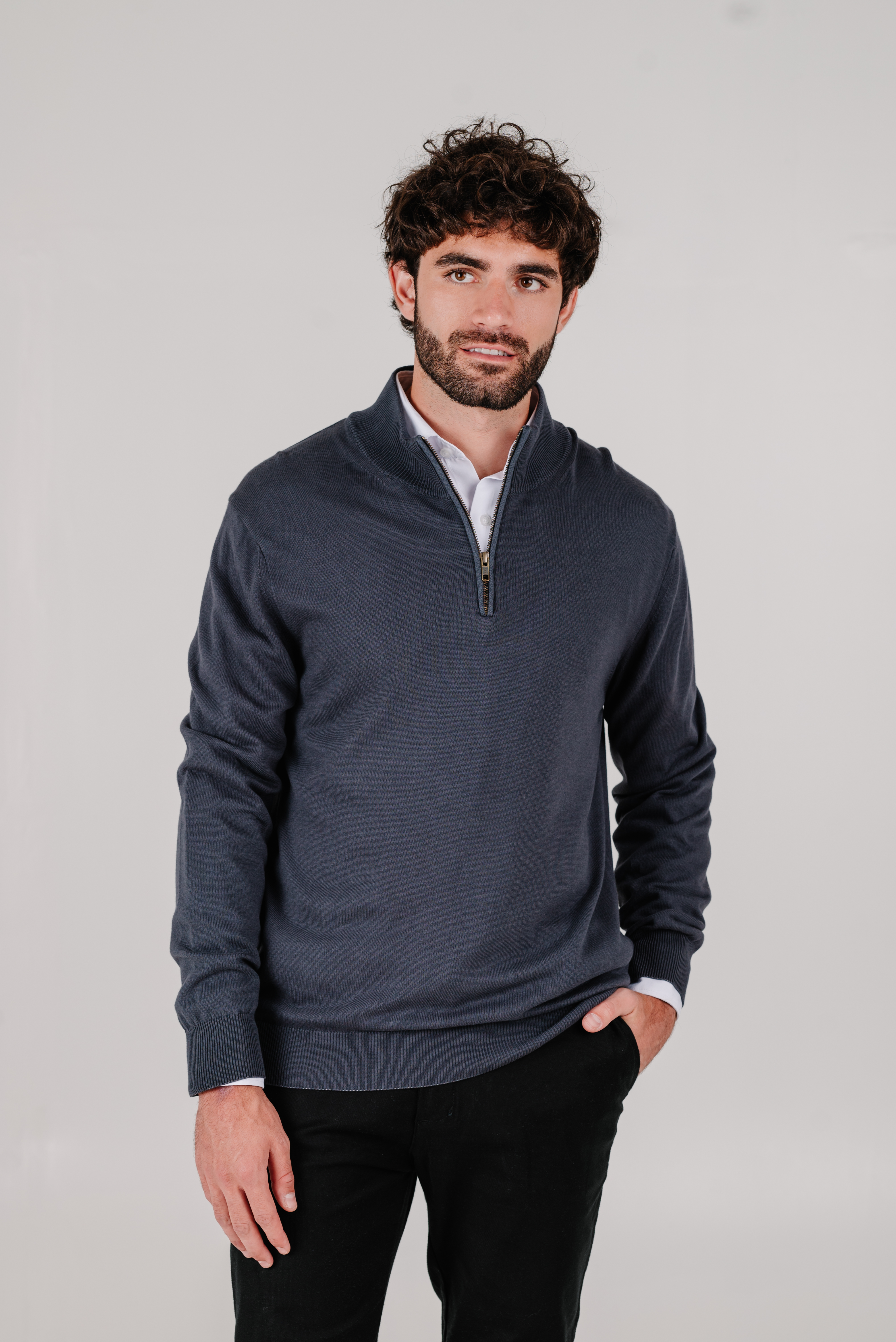 Sweater cuello medio cierre