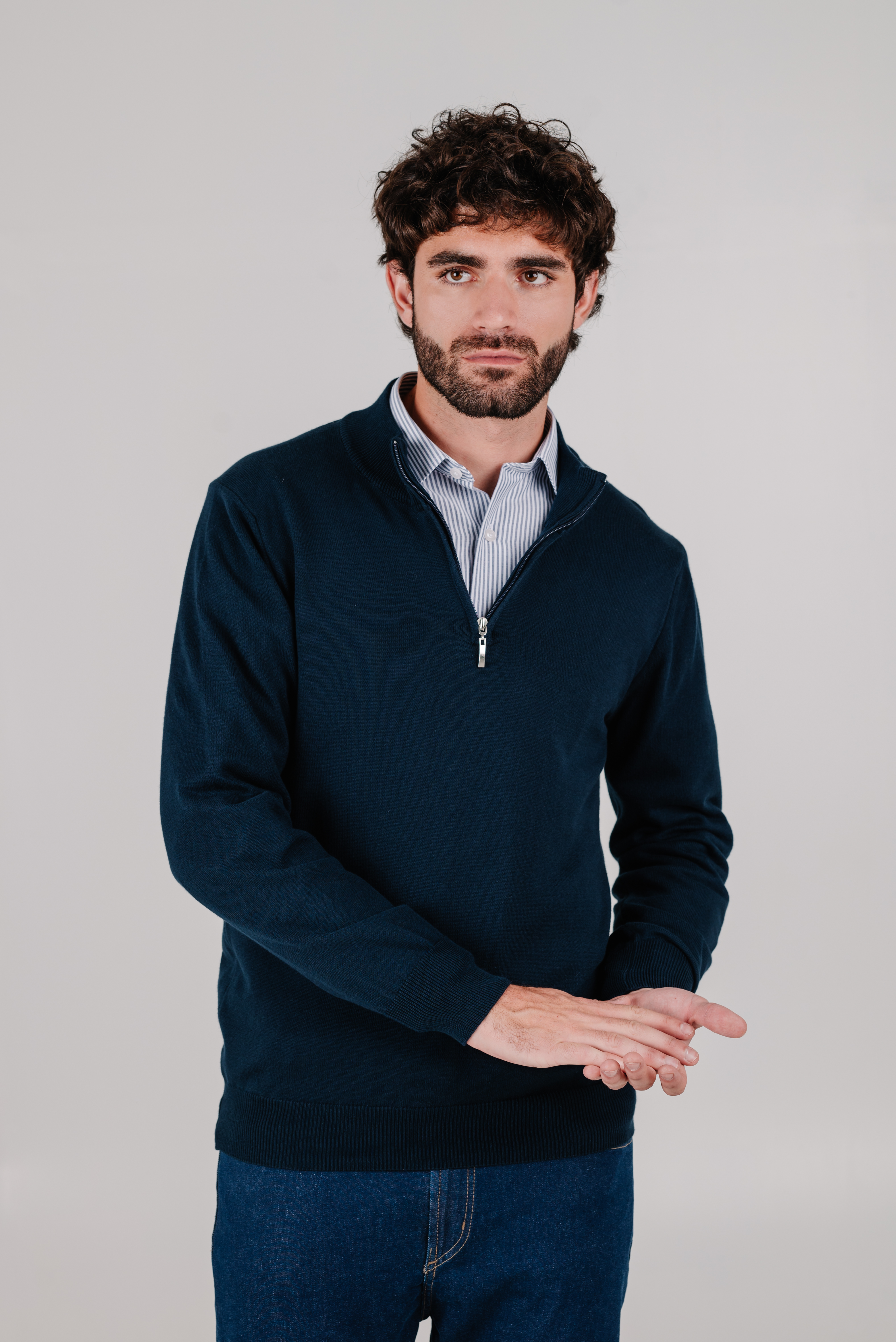 Sweater cuello medio cierre